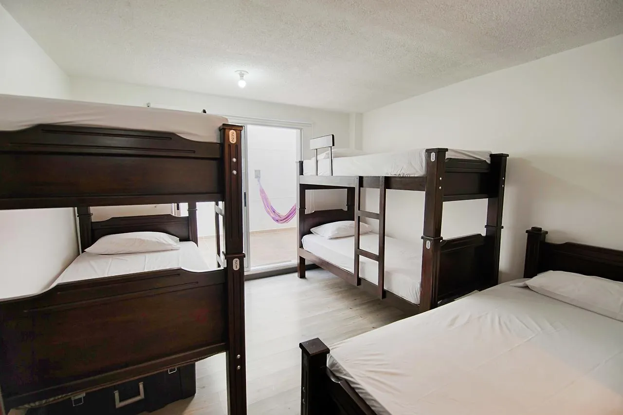 Hostal Cattleya מדיין