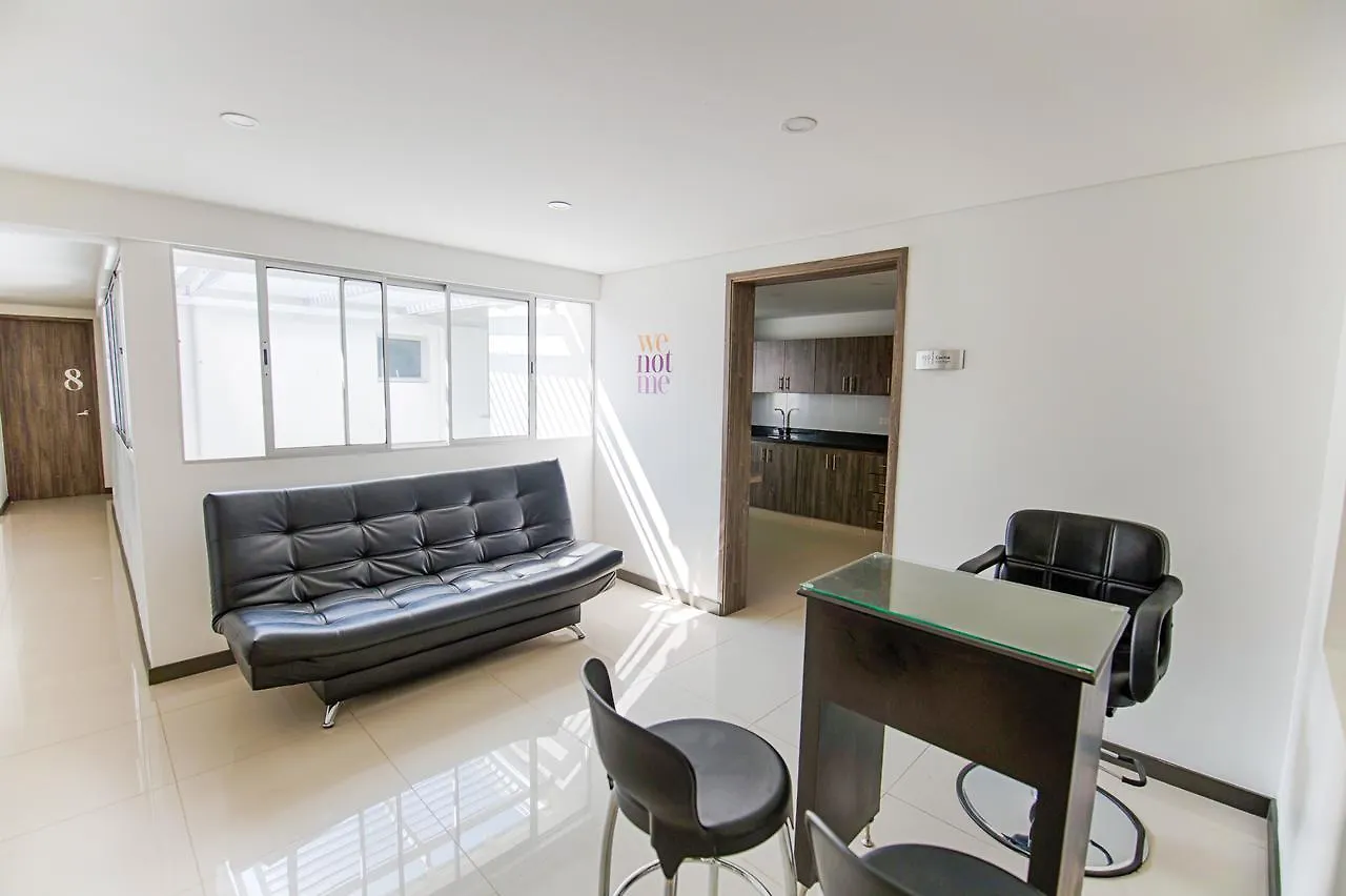 אכסניה Hostal Cattleya מדיין