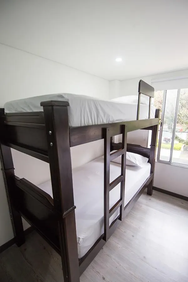 Hostal Cattleya מדיין