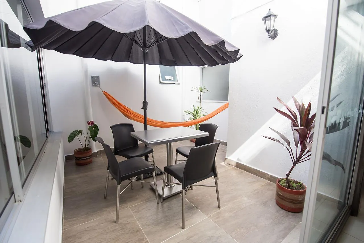 אכסניה Hostal Cattleya מדיין