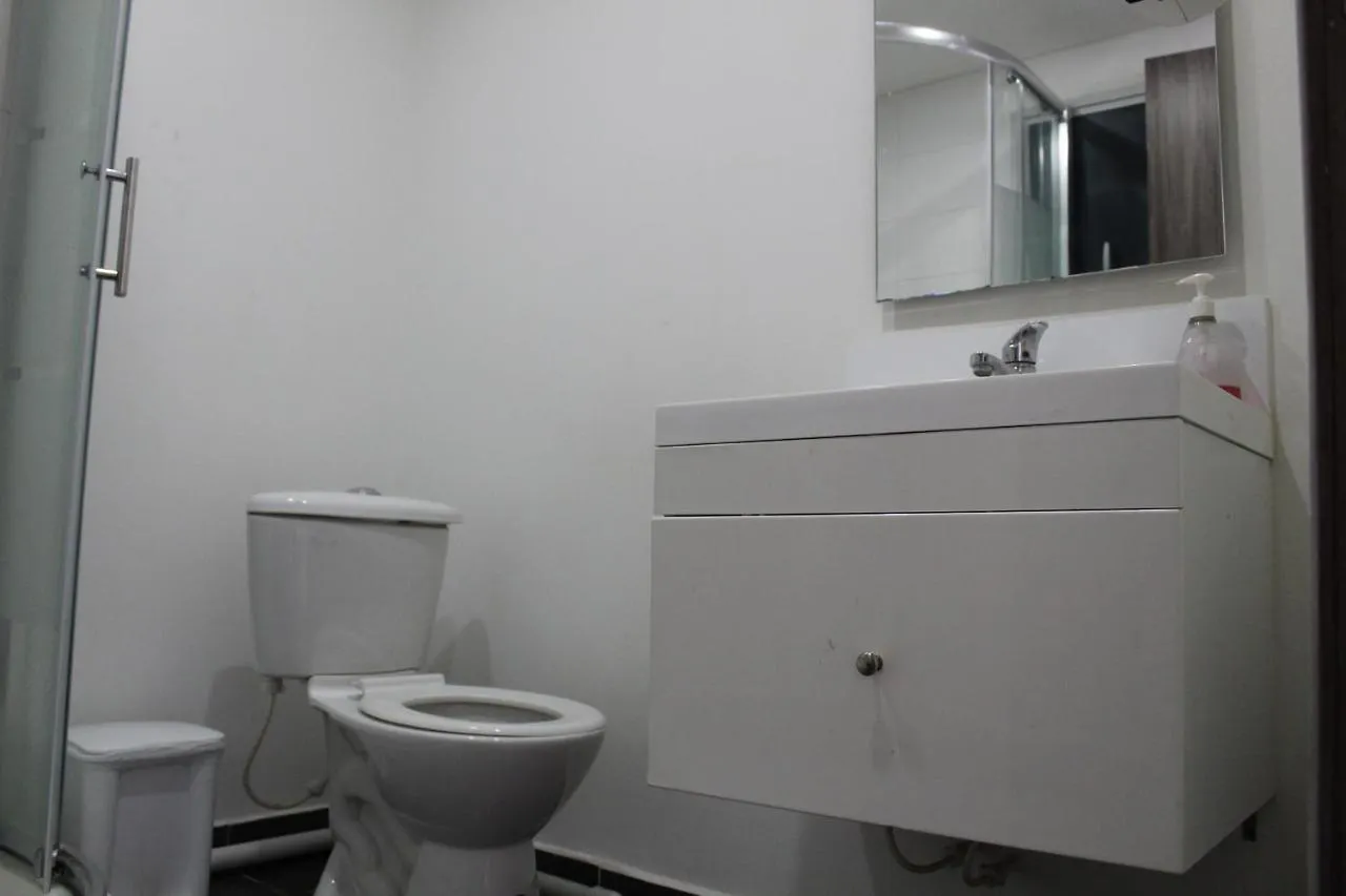 אכסניה Hostal Cattleya מדיין